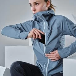 Quechua Veste Imperméable Ultra Légère De Randonnée Rapide - FH500 Rain - Femme Bleu -Vêtements De Sport Extérieur veste impermeable ultra legere de randonnee rapide fh500 rain femme bleu 3